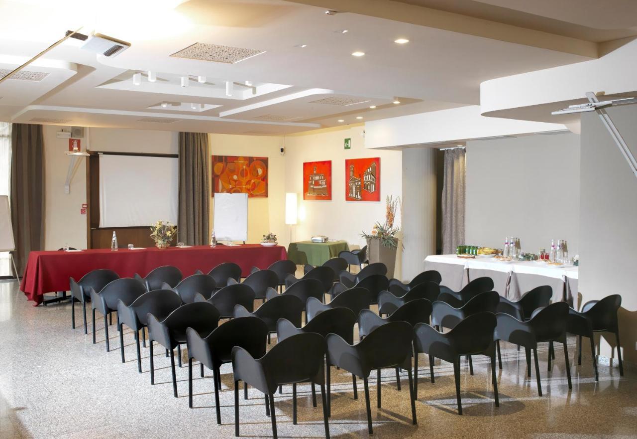 Hotel Ristorante Alcide Poggibonsi Esterno foto