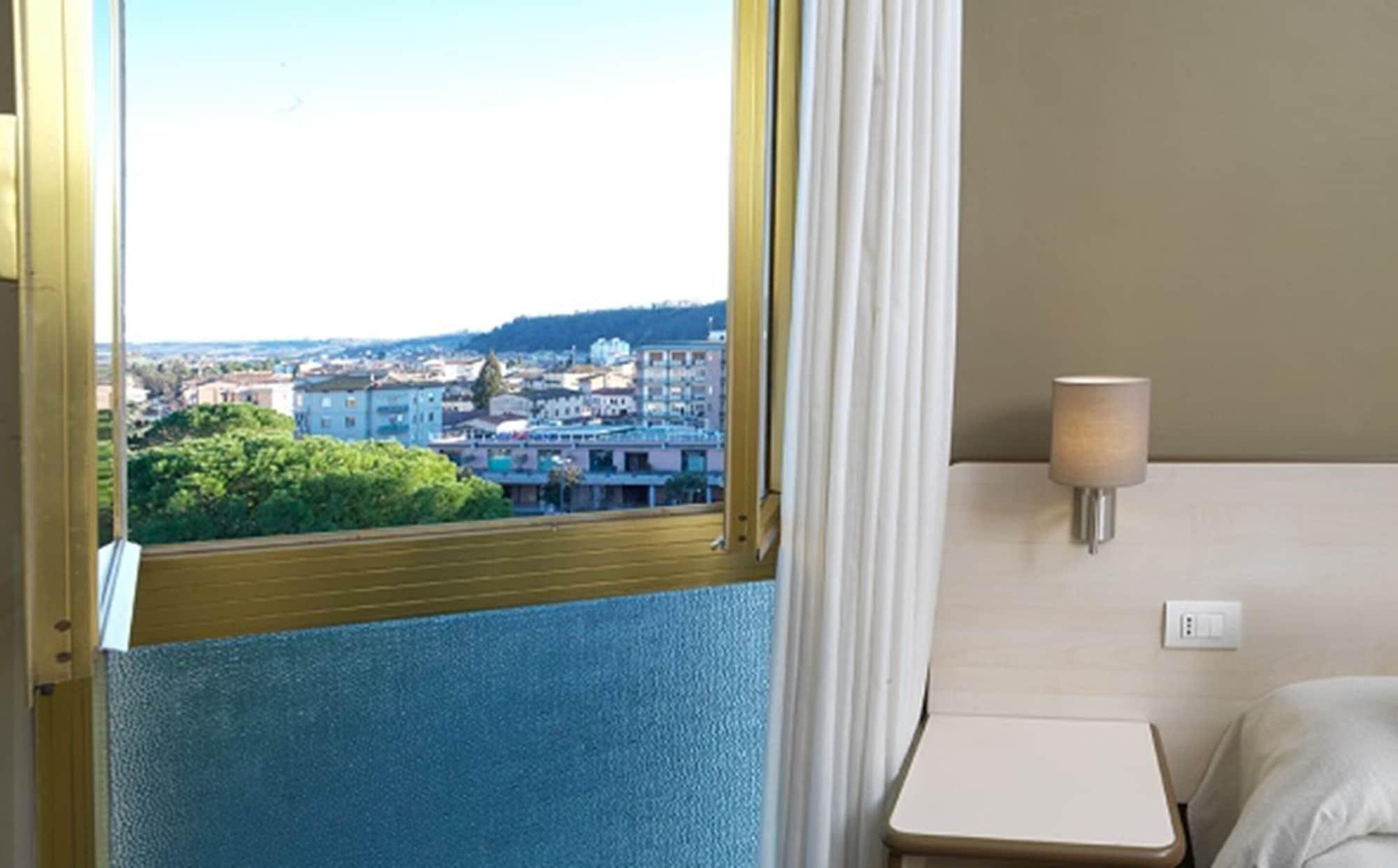 Hotel Ristorante Alcide Poggibonsi Esterno foto