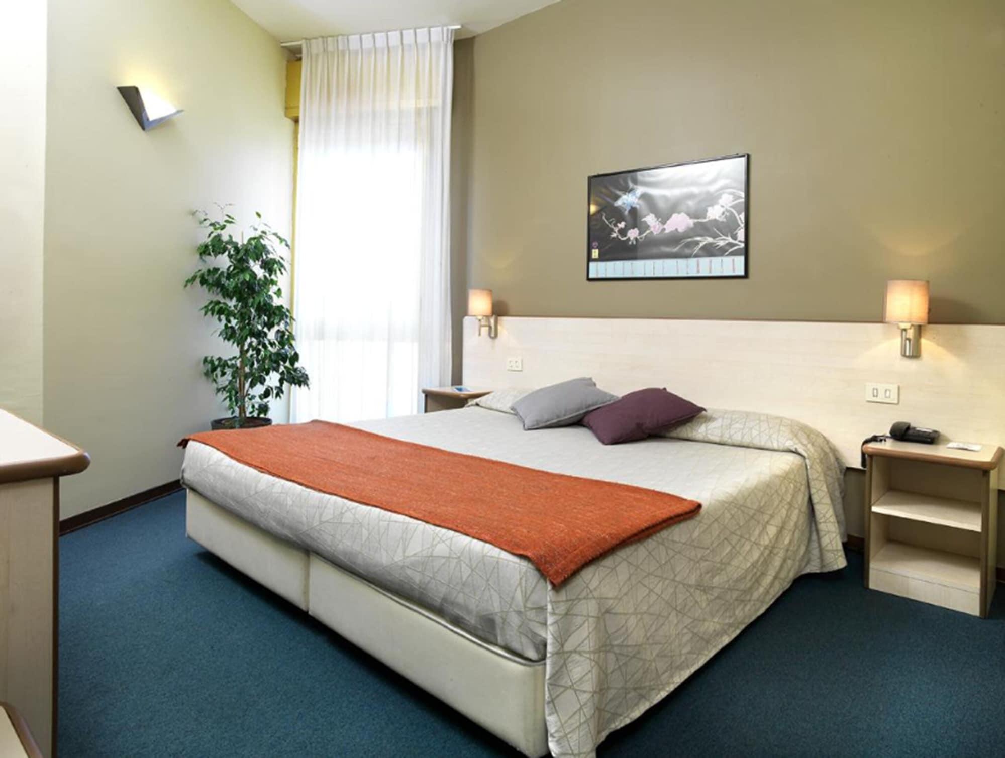 Hotel Ristorante Alcide Poggibonsi Esterno foto