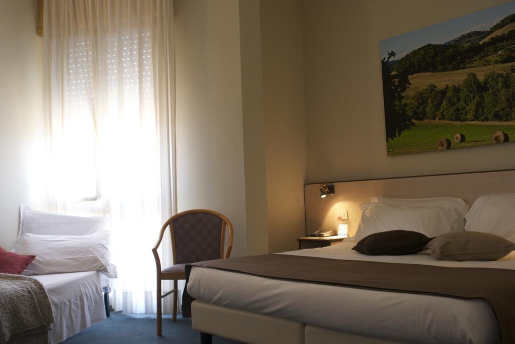 Hotel Ristorante Alcide Poggibonsi Esterno foto
