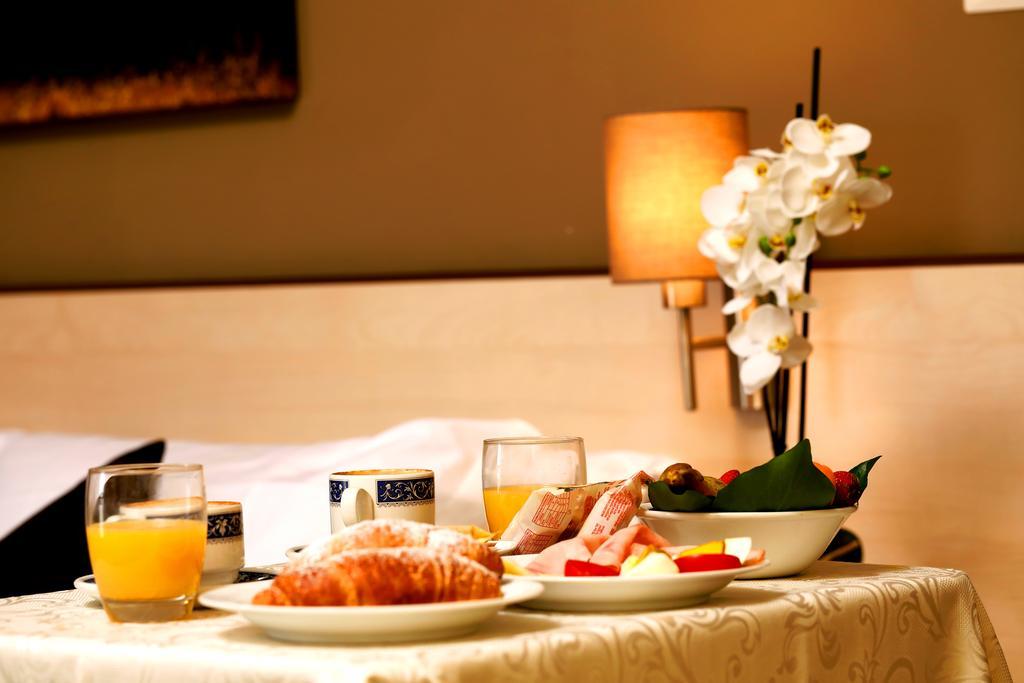 Hotel Ristorante Alcide Poggibonsi Esterno foto