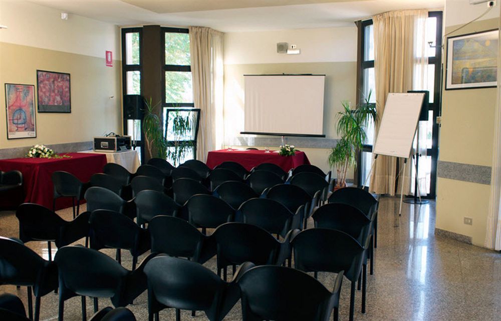 Hotel Ristorante Alcide Poggibonsi Esterno foto