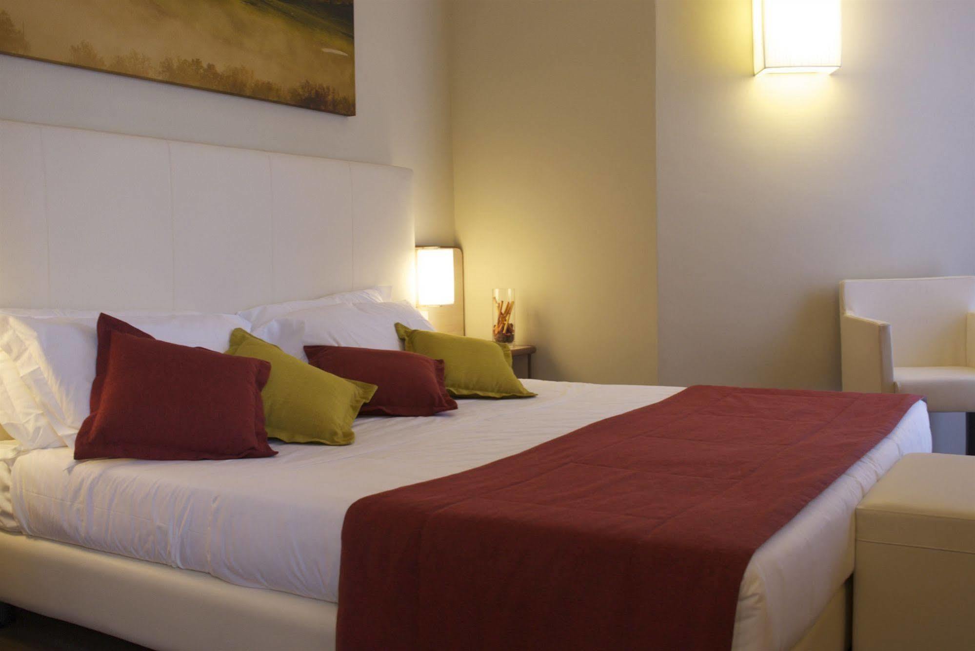 Hotel Ristorante Alcide Poggibonsi Esterno foto