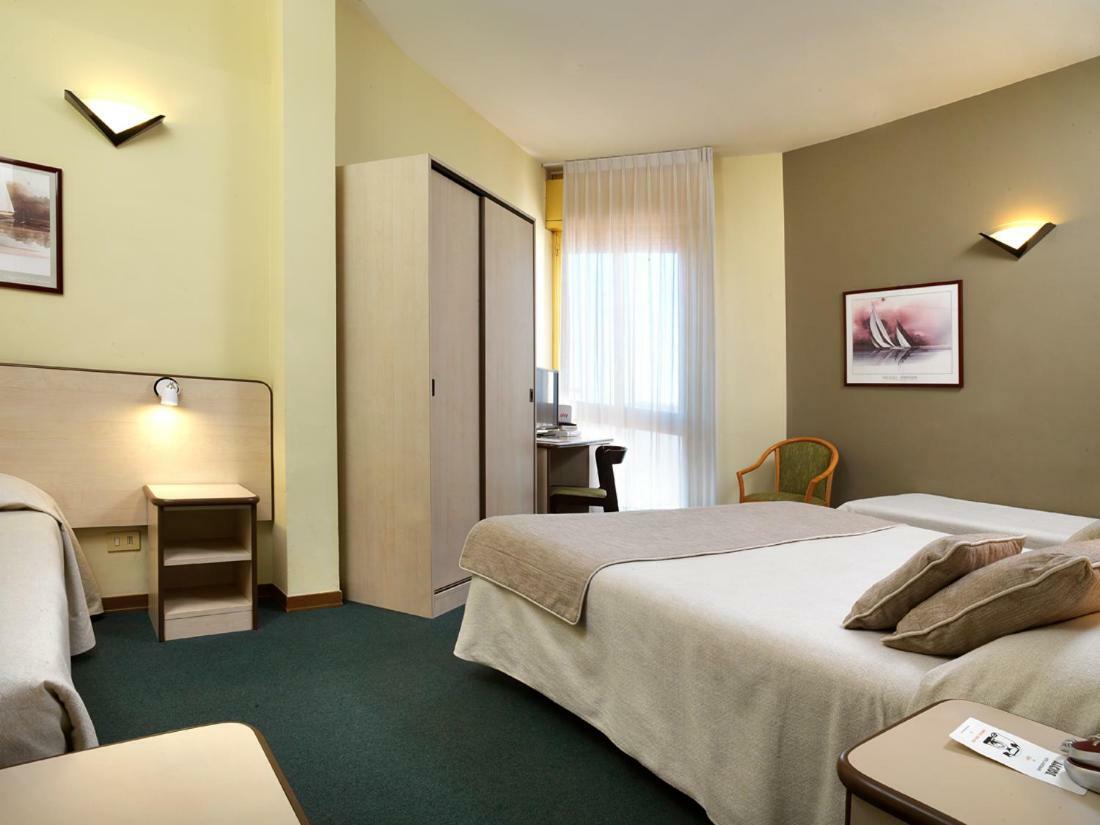 Hotel Ristorante Alcide Poggibonsi Esterno foto